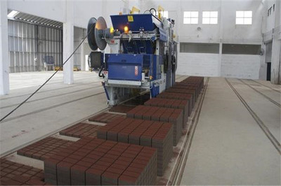 為什么說泉工混凝土磚機(jī)是行業(yè)內(nèi)的領(lǐng)軍者